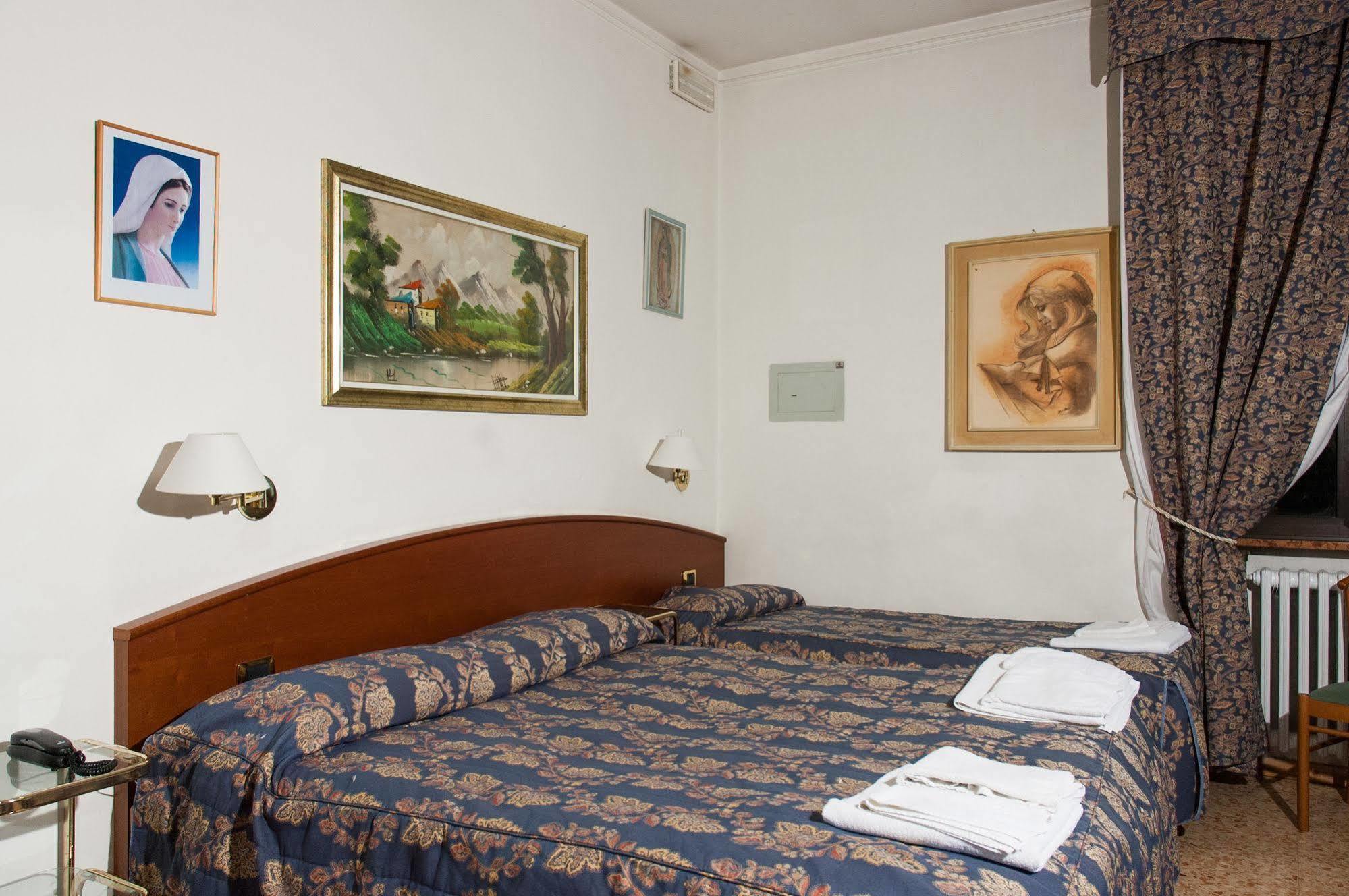 Vip Hotel Пьяченца Экстерьер фото