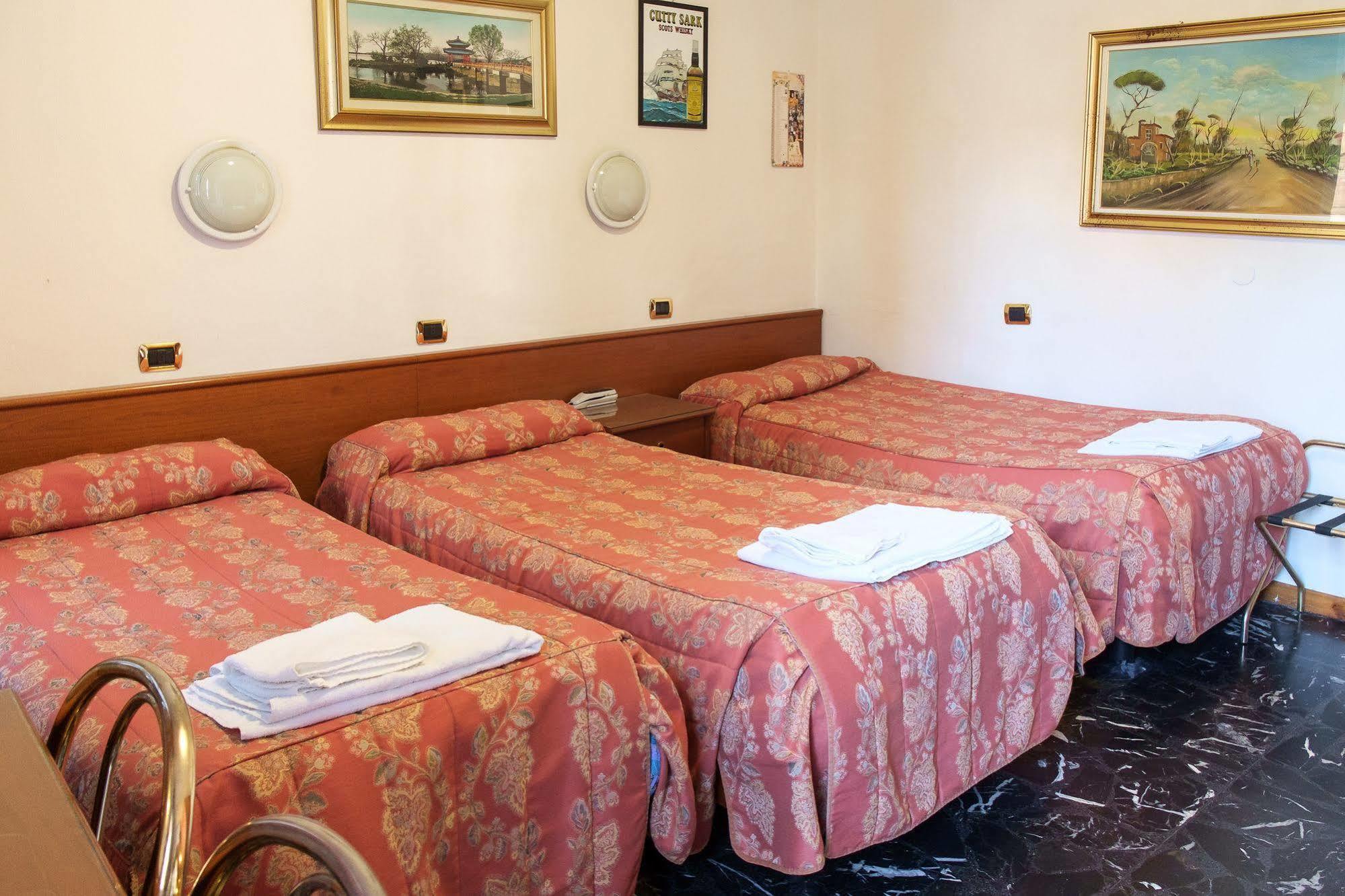 Vip Hotel Пьяченца Экстерьер фото