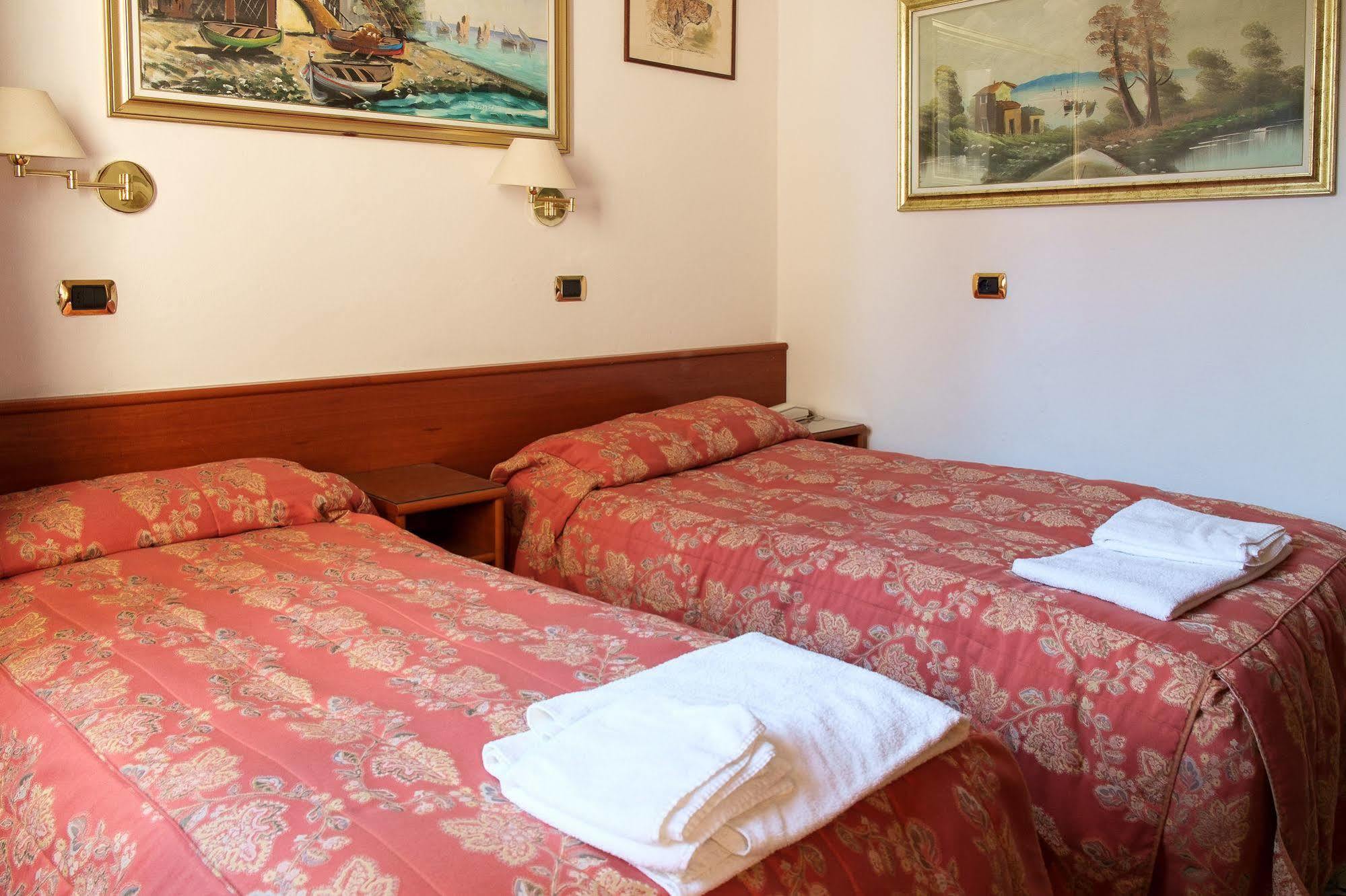 Vip Hotel Пьяченца Экстерьер фото