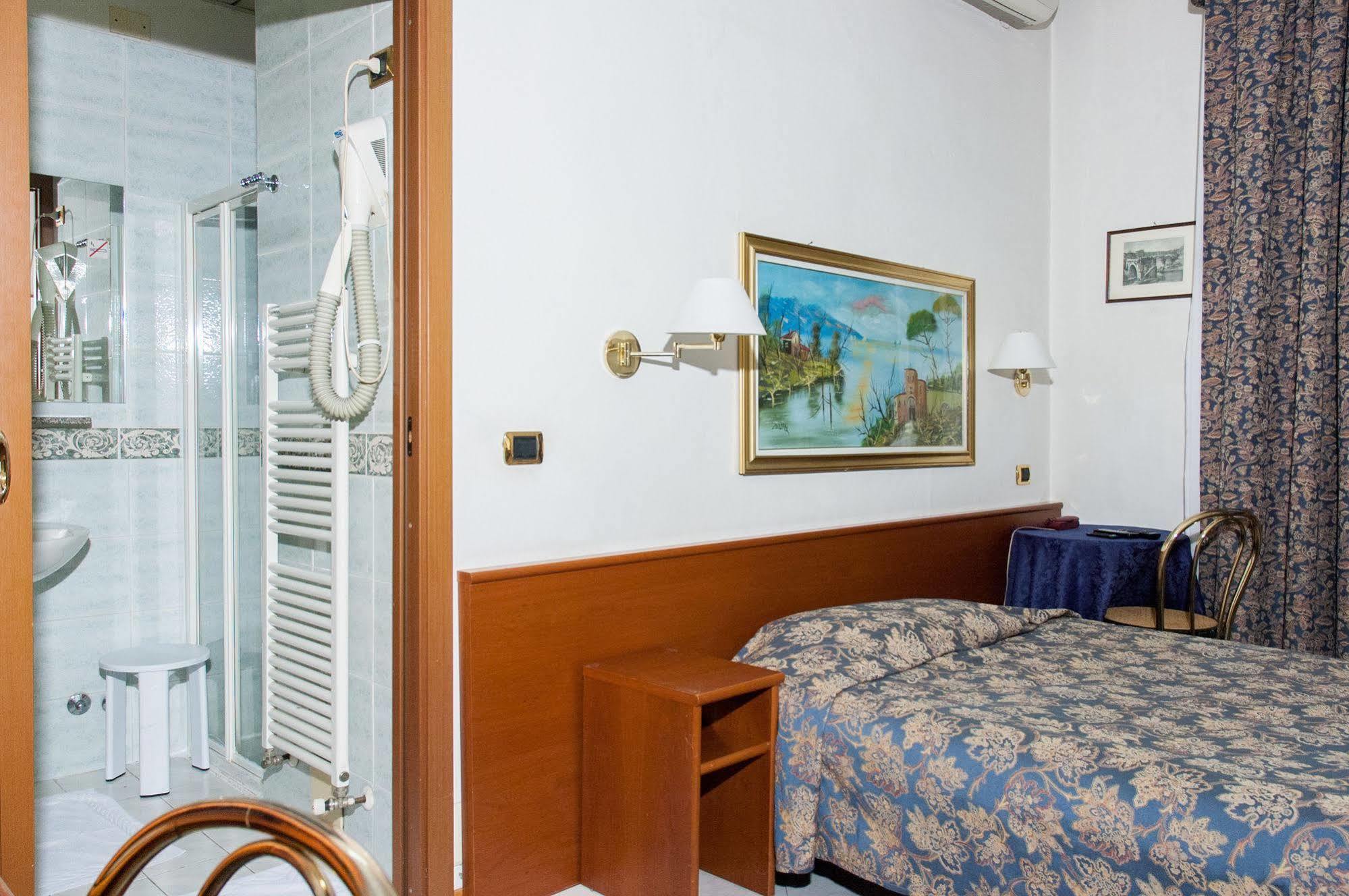 Vip Hotel Пьяченца Экстерьер фото